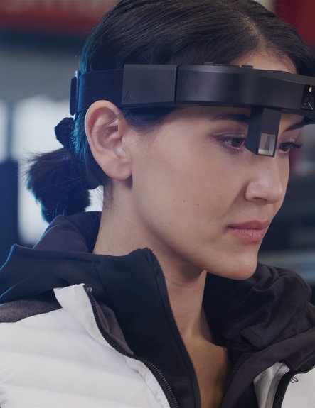 Keeping an eye on the job with the Almer Arc AR glasses